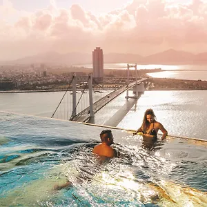 Wyndham Golden Bay ***** Da Nang
